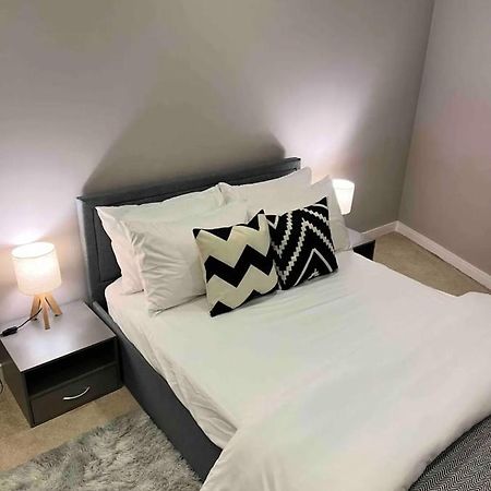 Modern Room Homestay In Apartment With Private Bathroom Croydon Extérieur photo