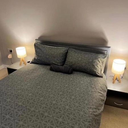 Modern Room Homestay In Apartment With Private Bathroom Croydon Extérieur photo